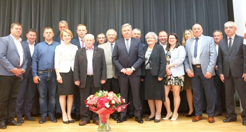 Wójt z wotum i absolutorium