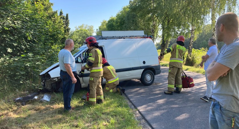 Wypadek na drodze Rososz - Ryki. Kierowca został przewieziony do szpitala