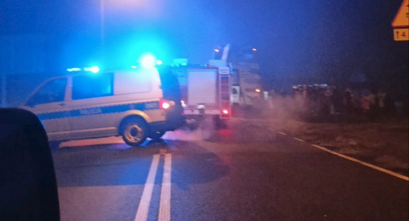 Chrustne – Droga nr 48 – Nie żyje kierowca przygnieciony przez autobus