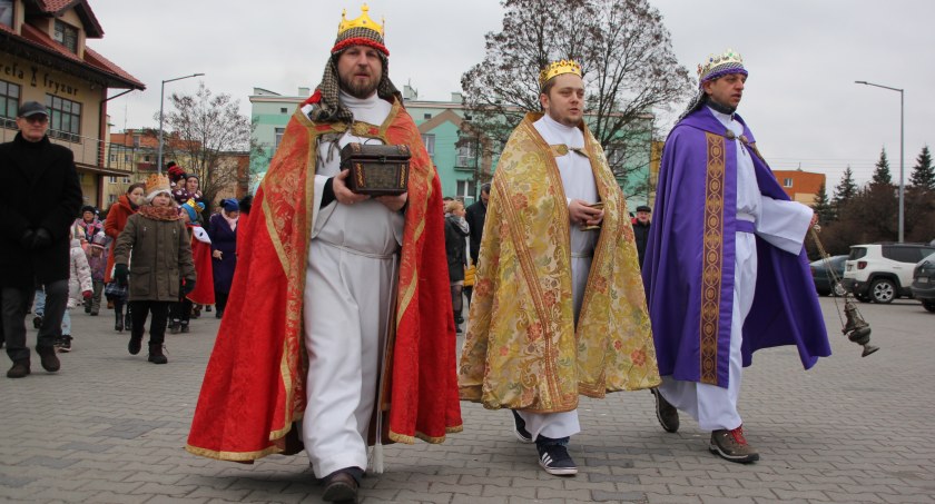 Orszak Trzech Króli przeszedł ulicami Ryk (ZDJĘCIA)