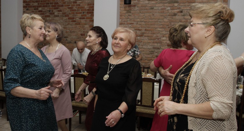 Tak się bawił Uniwersytet Trzeciego Wieku w ostatnią sobotę karnawału (ZDJĘCIA)