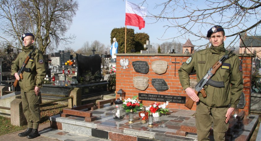 Polska pamięta o swoich bohaterach