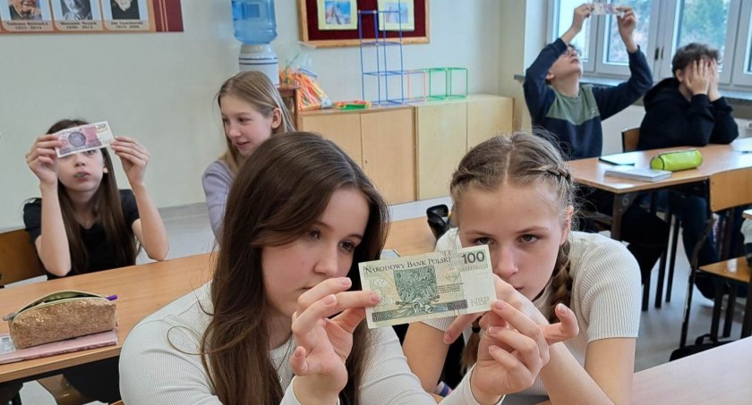 Wiedzą, ile waży milion złotych
