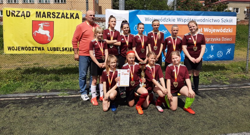 Piłkarki z Grabowa Szlacheckiego mistrzyniami SZS
