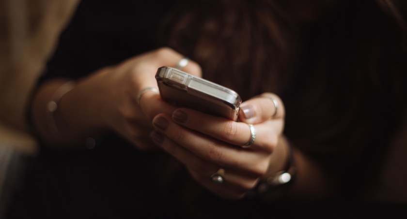Nieznany numer telefonu – jak nie paść ofiarą oszustwa?