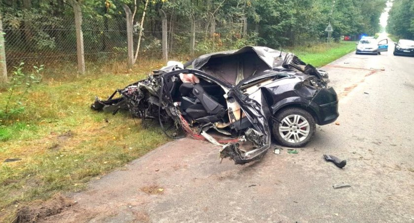 Kolejna tragedia na drodze. Nie żyje 21-letni kierowca Opla