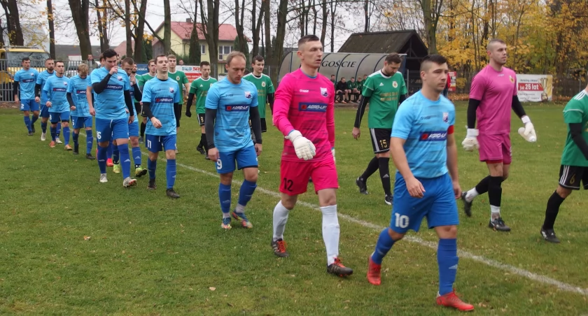 Amator Leopoldów/Rososz jako pierwszy wygrał z liderem 