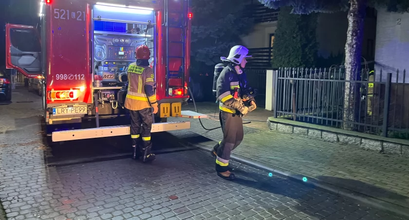 Nocna akcja strażaków na osiedlu Jana Pawła II