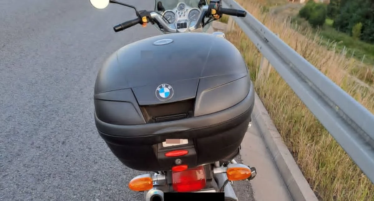  Kierował motocyklem bez uprawnień i z fałszywymi tablicami – odpowie przed sądem