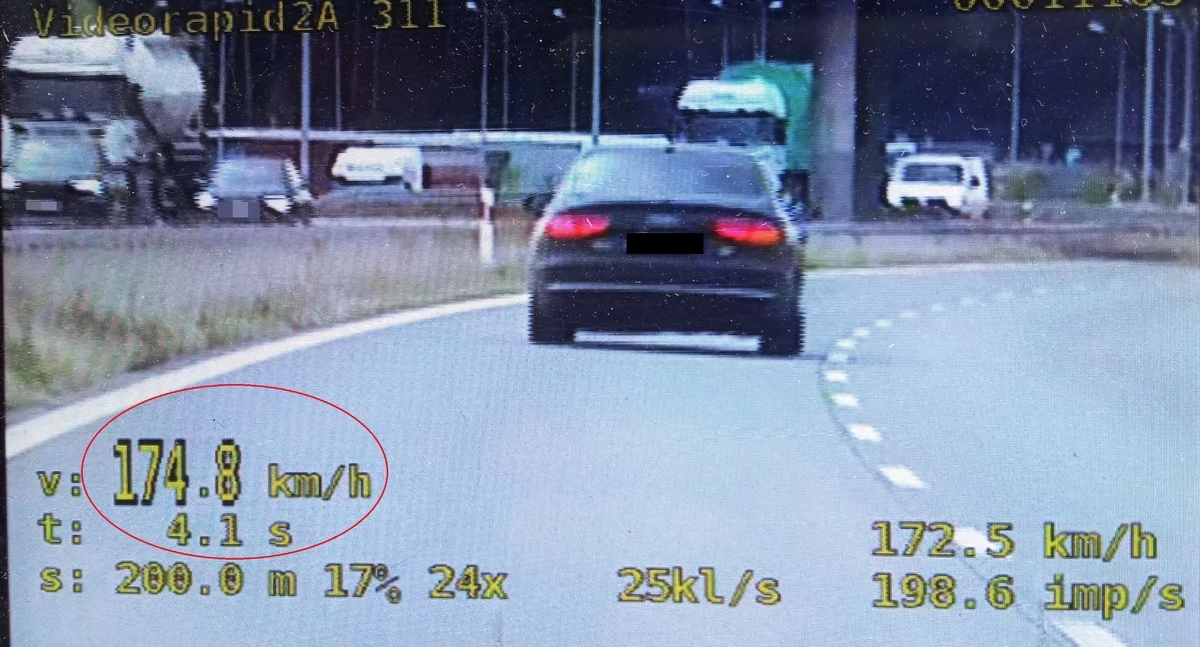 Szaleńcza jazda! 51-latka pędziła Audi 174 km/h na S17 – grozi jej gigantyczna kara!