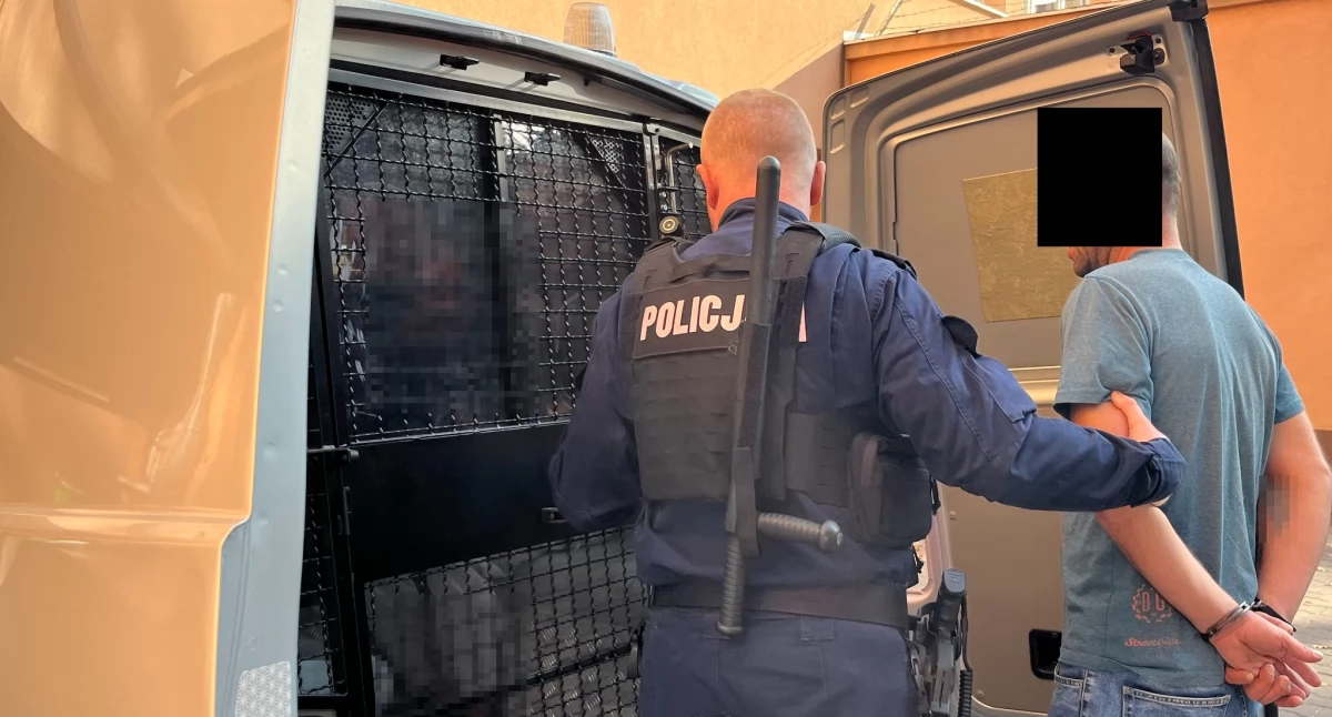 Nietrzeźwy kierowca uderzył w 85-letnią rowerzystkę. Został zatrzymany po policyjnej obławie