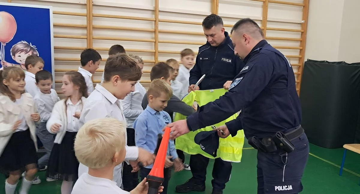 Mundurowi na tropie bezpieczeństwa! Policjanci uczą dzieci, jak unikać zagrożeń