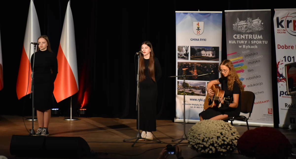 Patriotyczne brzmienia w Kinie Renesans w Rykach! Młodzi artyści oddali hołd Polsce