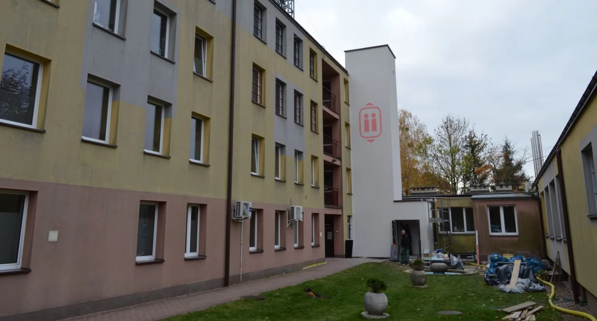 Powiat Rycki realizuje kolejną inwestycję! Winda w budynku Starostwa już w budowie