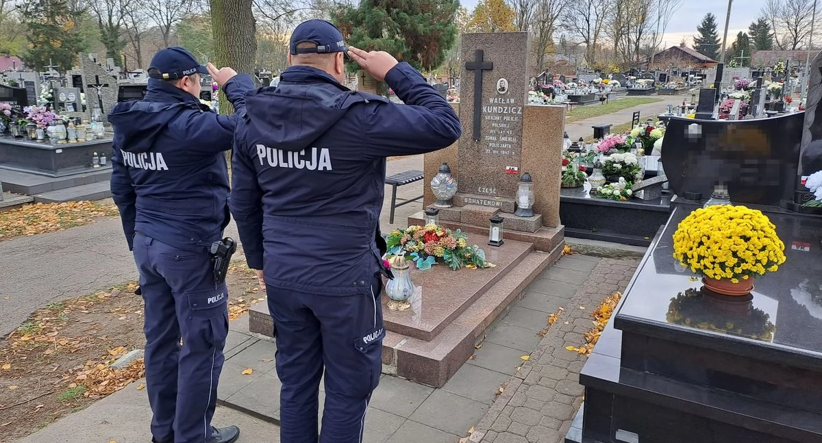 Pamięć o bohaterze. Policjanci oddają hołd sierżantowi Wacławowi Kundziczowi