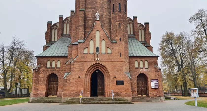 Historyczny kościół w Rykach przechodzi renowację! Zobacz, jakie prace zaplanowano