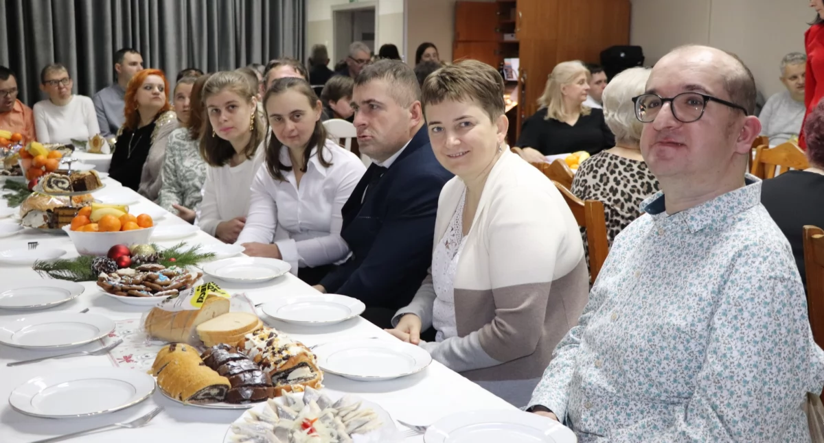 Niecodzienne Spotkanie Opłatkowe w WTZ w Rykach – Wzruszające Chwile i Magiczna Atmosfera!