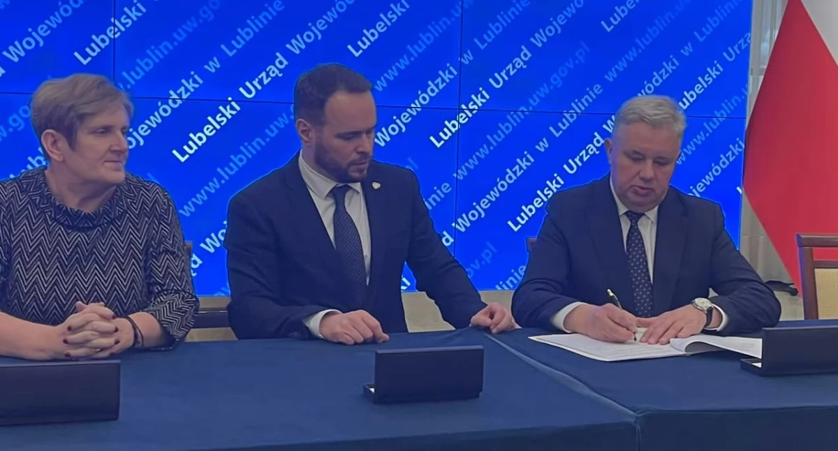 Podpisanie umowy dotyczącej dofinansowania publicznego transportu w Gminie Kłoczew!