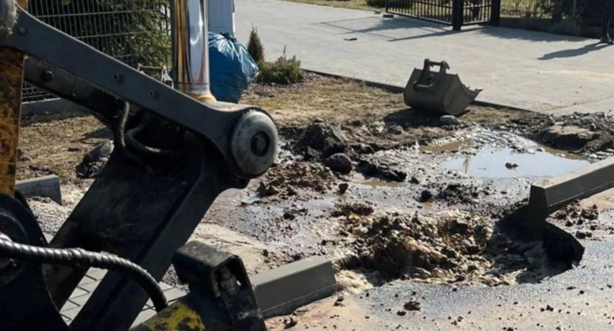 Alarm w Kłoczewie! Wyciek gazu zablokował drogę – służby w akcji