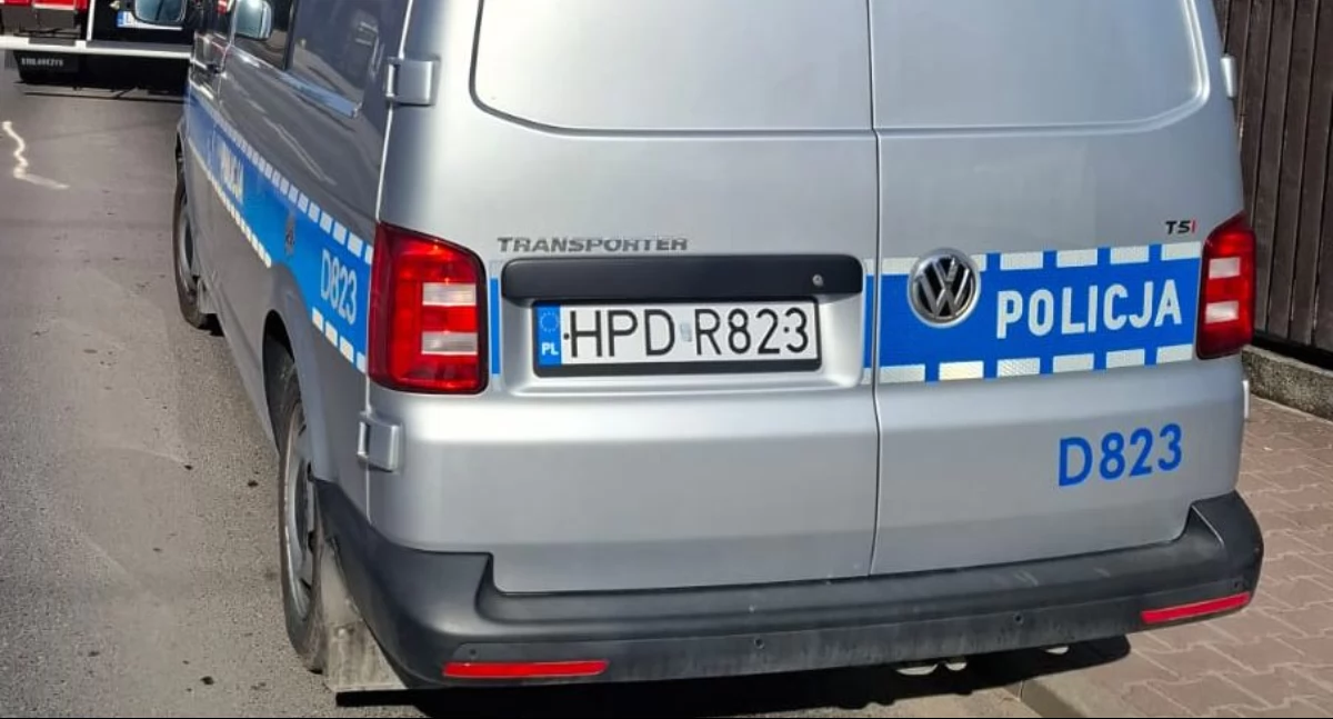 Wypalał trawy, stracił nad nimi kontrolę. Ogień dotarł do sąsiada!