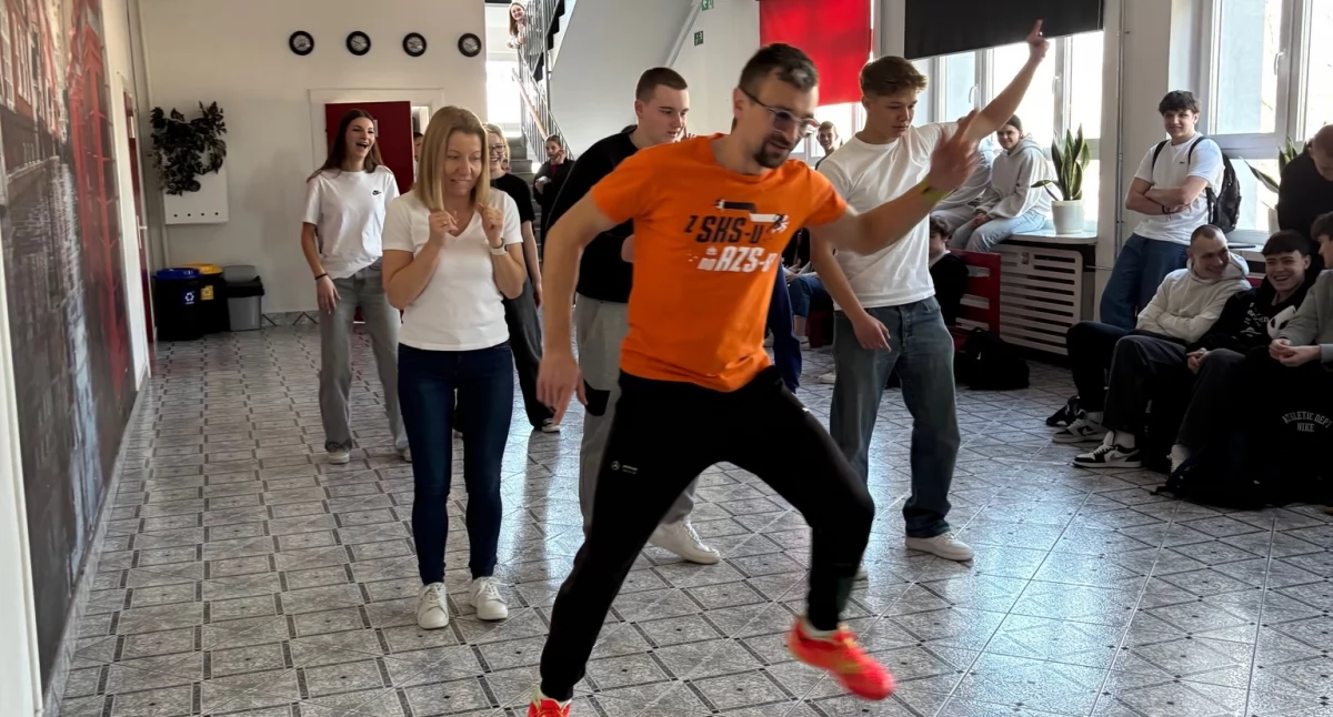 Zumba, zdrowe kanapki i energia – Dzień Zdrowia w ZSZ nr 2 w Dęblinie rozgrzał uczniów!