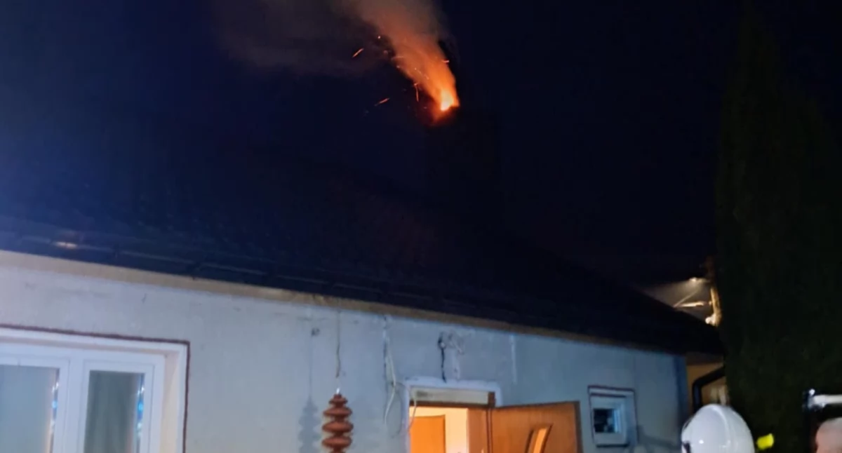 Groźny pożar sadzy w Korzeniowie! Mieszkańcy wstrzymali oddech, gdy ogień zajął komin domu jednorodzinnego