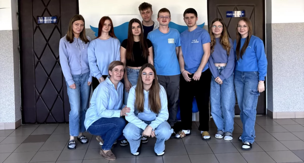 Cała szkoła na niebiesko! ZSZ nr 2 w Rykach porusza ważny temat, o którym wciąż mówi się za mało