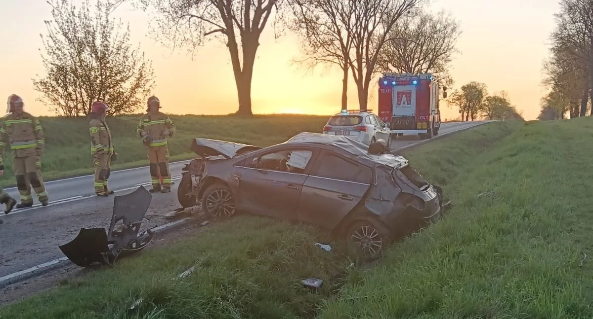 Groźne dachowanie w Korzeniowie! Pijany 25-latek z Lublina rozbił Fiata – miał ponad 1 promil alkoholu!