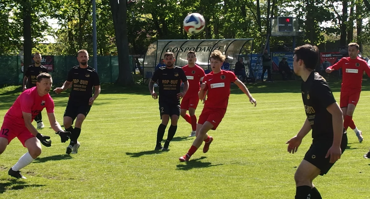 Czarni Dęblin wygrali derby z Amatorem Leopoldów- Rososz (fotorelacja kibice i mecz)