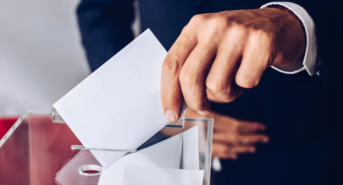 Wybory 2025: Zacięta walka w Dęblinie. Nawrocki wygrywa, Trzaskowski tuż za nim