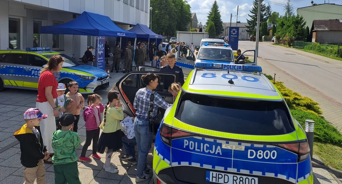 Dzień otwarty w Komendzie Powiatowej Policji w Rykach. Młodzież testowała sprzęt i poznawała kulisy służby