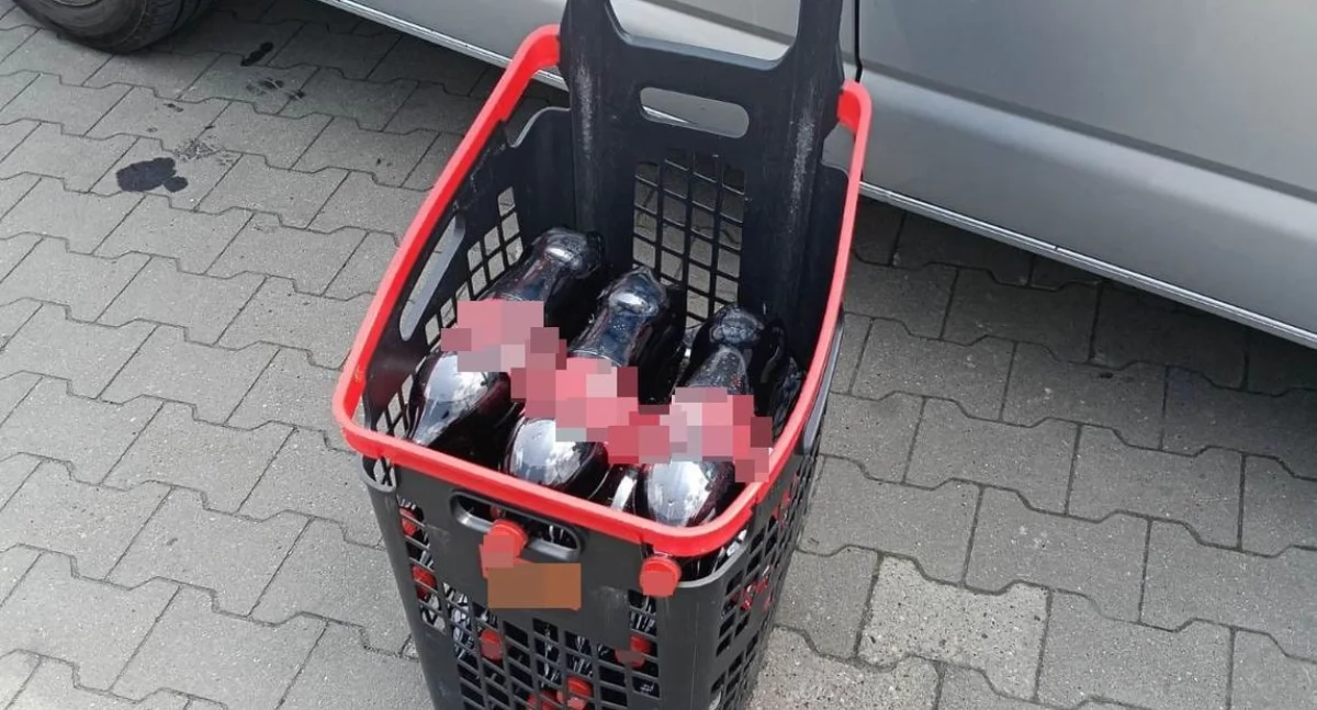 Złodziej z koszykiem pełnym coli zatrzymany przez policjanta po służbie. Groziła mu kara większa niż wartość łupu