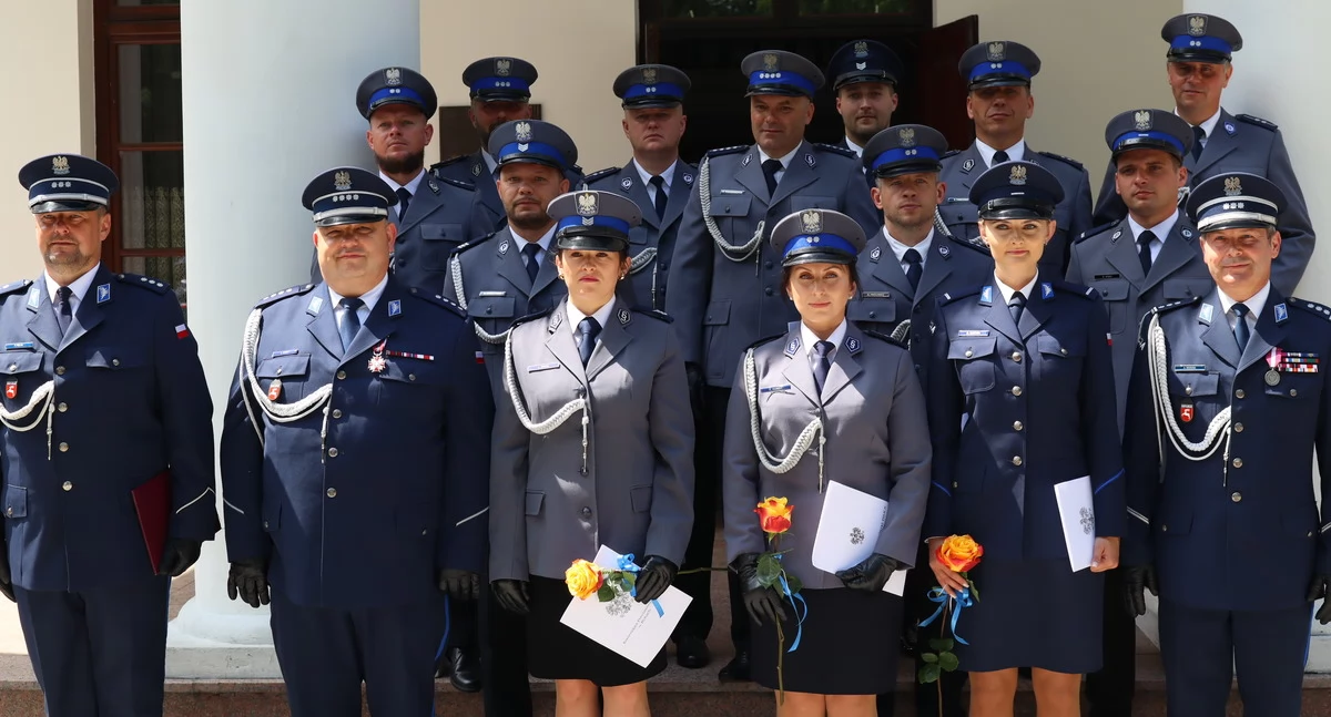 Policjanci z Ryk świętowali. Awanse, podziękowania i policyjne stoisko przy pałacu