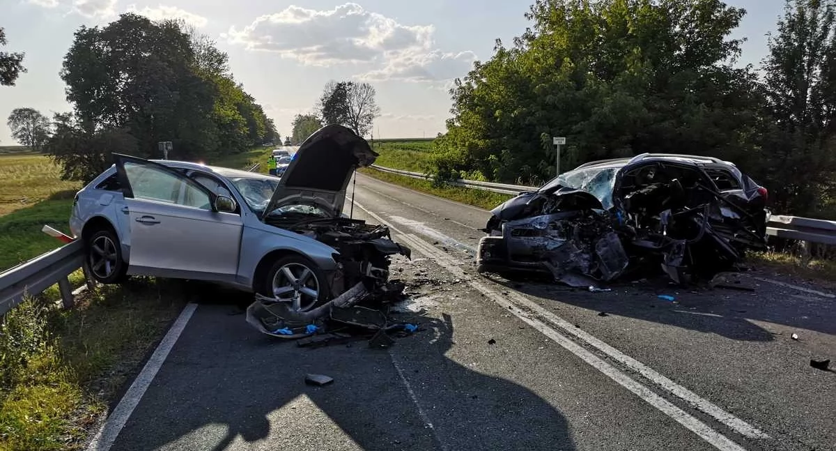Wypadek na DK48: trzy osoby ranne, w tym dziecko. Śmigłowiec LPR w akcji