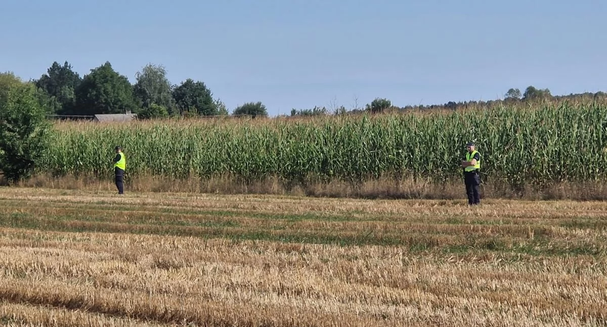 Tajemniczy wybuch w sąsiednim powiecie. Niezidentyfikowany obiekt spadł na pole. Trwa śledztwo