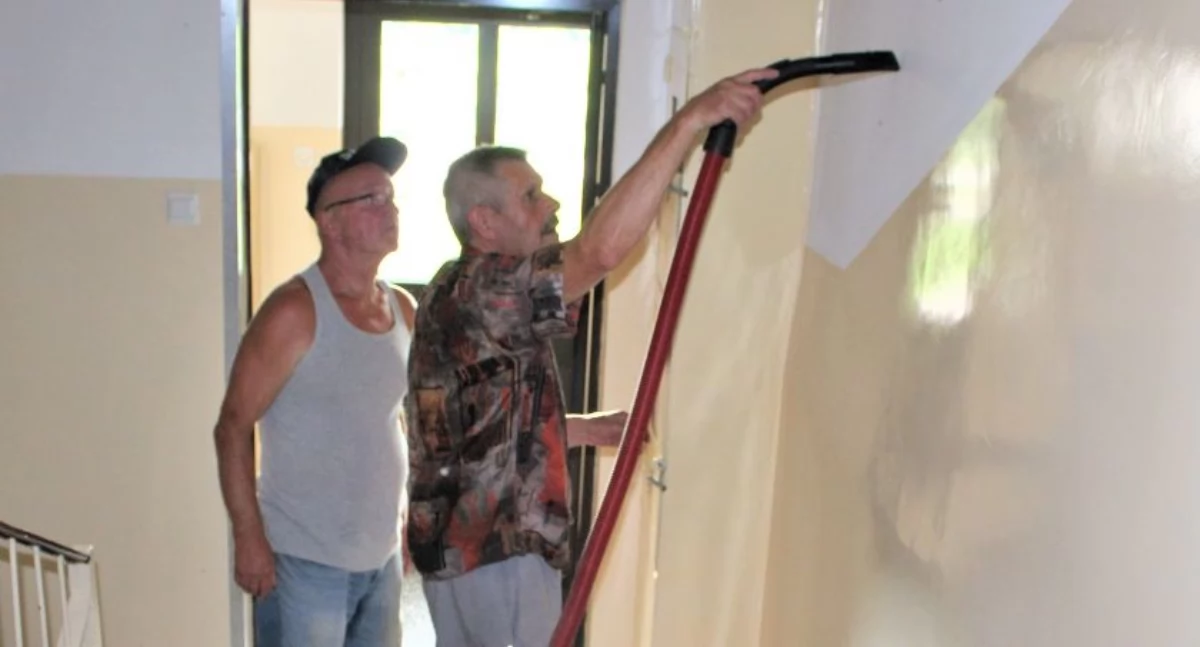 Ćmianki w natarciu. Owady atakują mieszkańców bloku