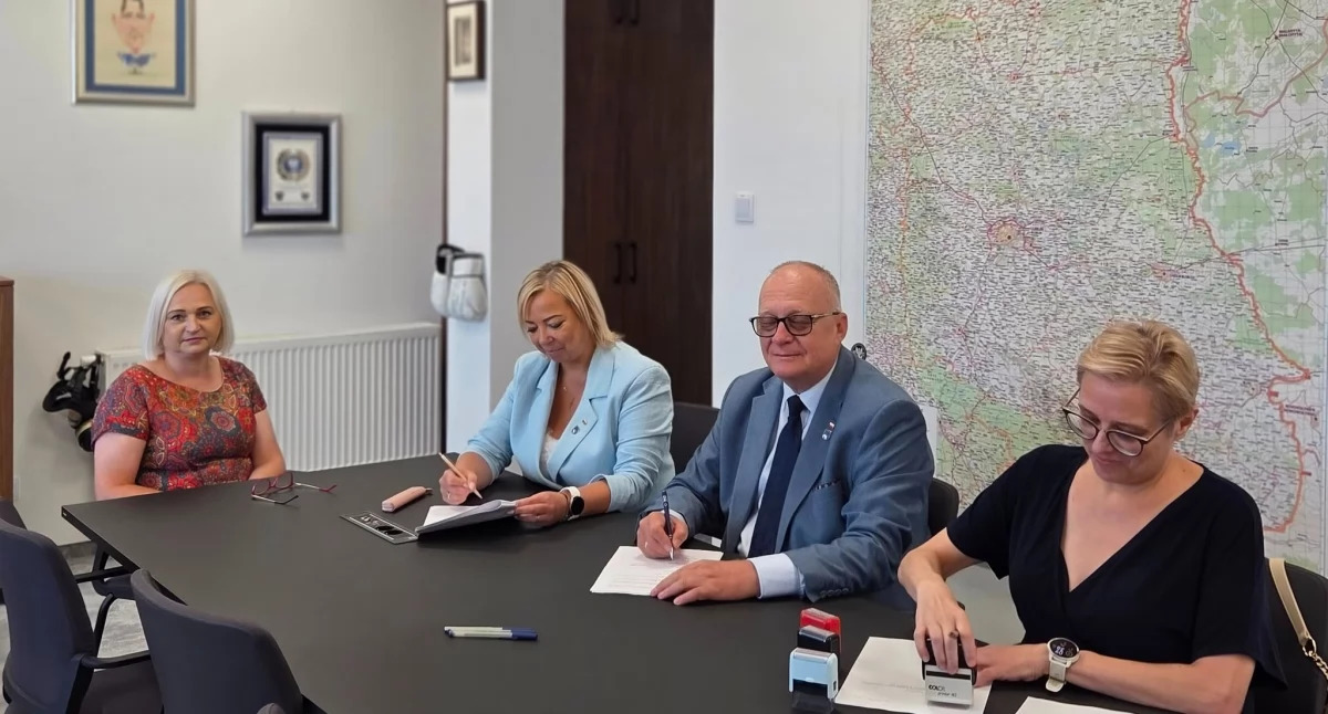 Ponad 1,2 mln zł dla Powiatu Ryckiego. Podpisano ważną umowę z Wojewodą