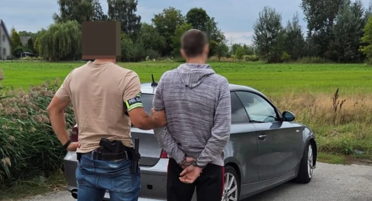 Dwóch poszukiwanych listami gończymi w rękach policjantów z Ryk