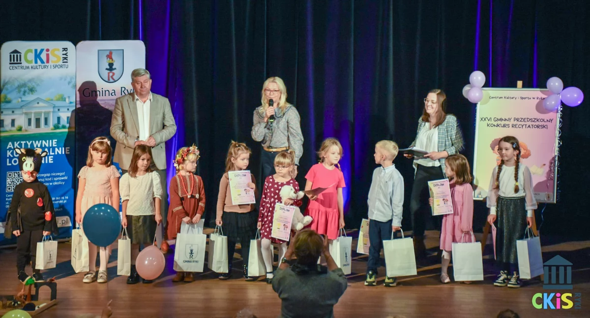 Małe gwiazdy recytacji! Przedszkolaki podbiły scenę Kina Renesans