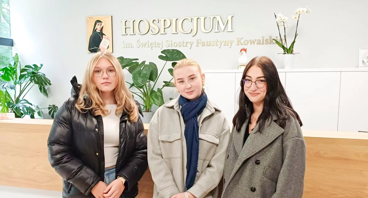 Z sercem dla Hospicjum: Młodzież z ZSO kwestowała i zbierała żonkile