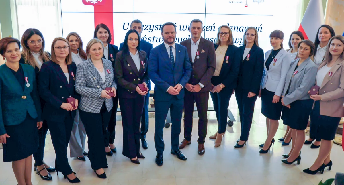 Wielkie uznanie dla lokalnych urzędników! Wojewoda wręczał medale 