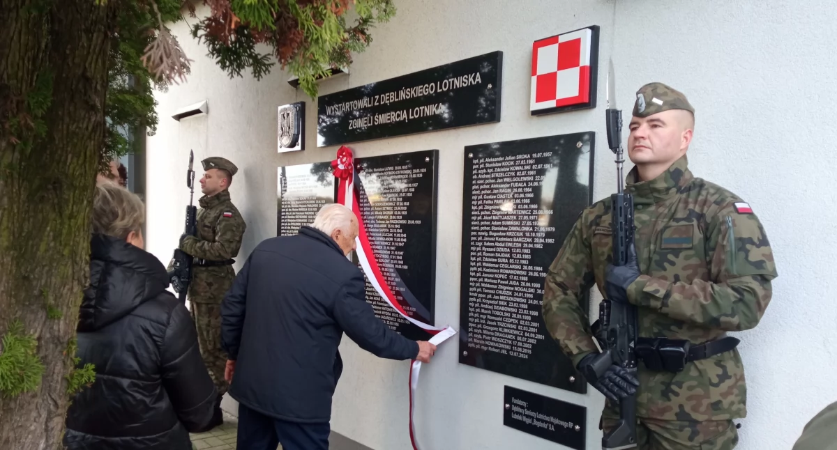 Upamiętnili ponad stu poległych pilotów 