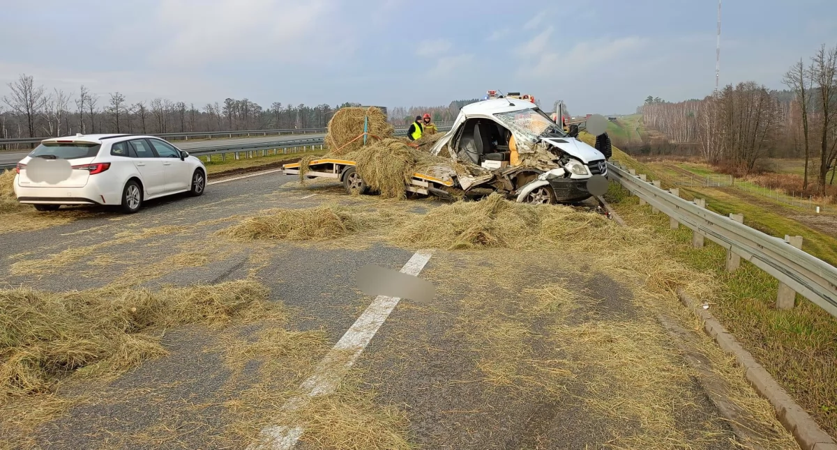 Utrudnienia na S17 pod Rykami! Zderzenie dwóch pojazdów – ruch tylko jednym pasem