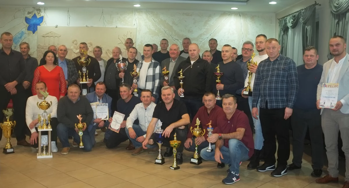 Gołębiarze wskoczyli na szczyt