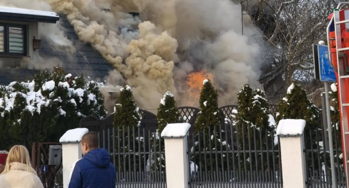 Pożar przy ulicy Wiatracznej w Dęblinie. Trwa zbiórka dla poszkodowanych rodzin