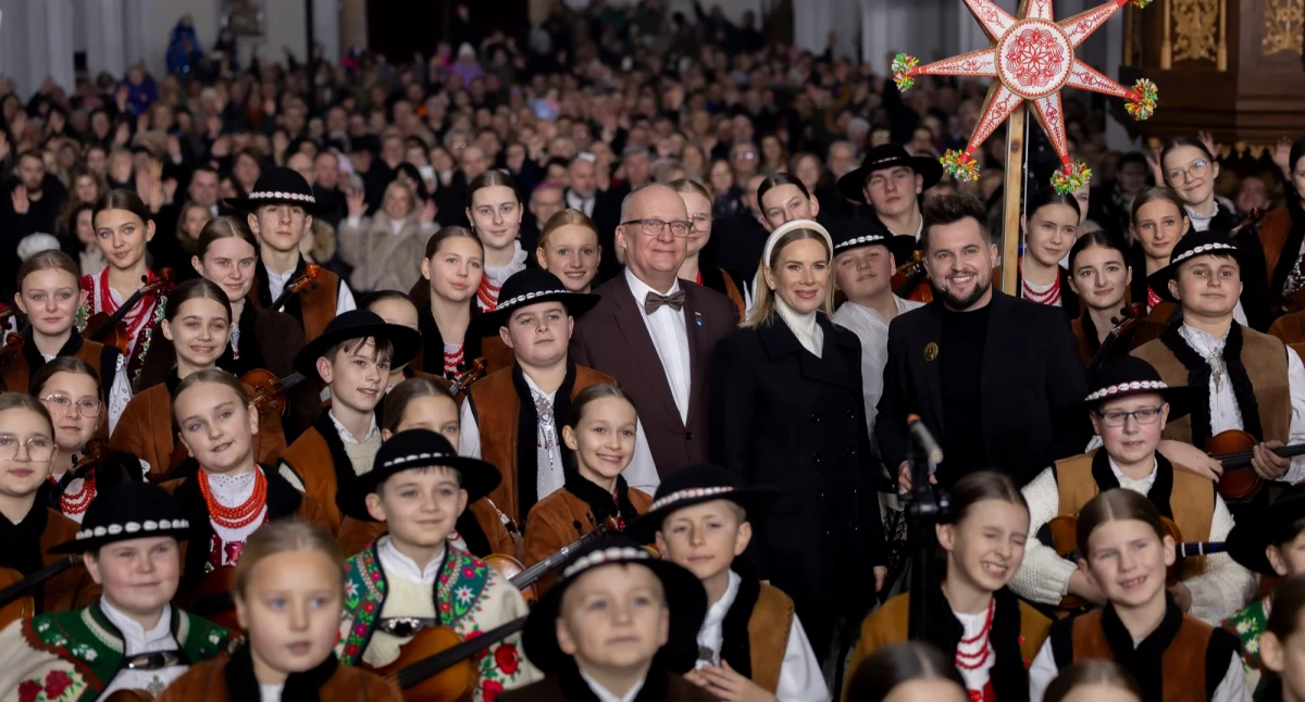 Pierwsza Dama na koncercie kolęd w Rykach. Mała Armia Janosika zachwyciła publiczność