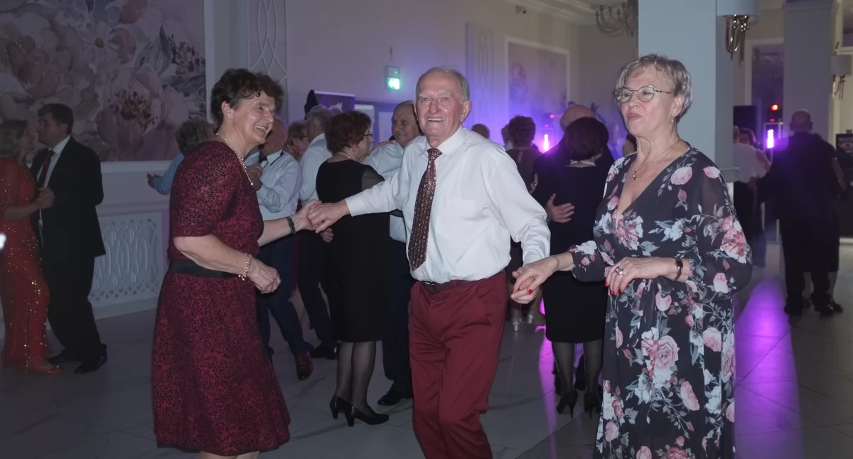 Karnawał seniorów w rytmie tanecznych hitów