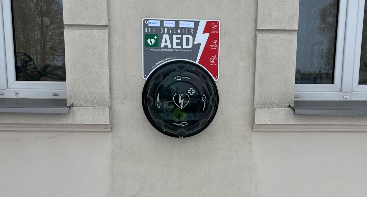 Dęblin uruchamia pierwszy publiczny defibrylator AED!