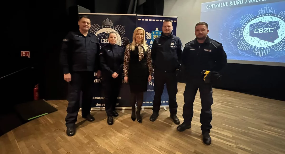 Nie daj się oszukać w sieci! Seniorzy poznają tajniki cyberbezpieczeństwa