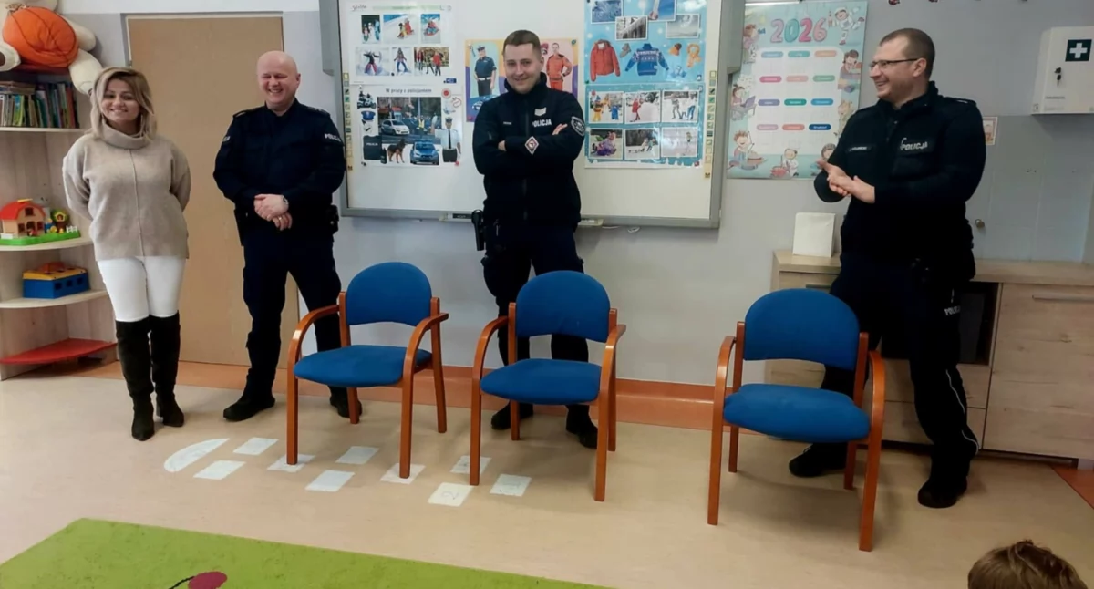 Policja uczy najmłodszych, jak bezpiecznie spędzić ferie zimowe